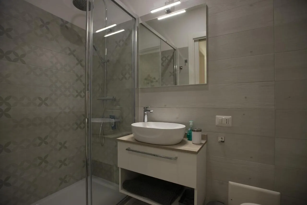 Appartamento Roberto House Fertilia 0*,
